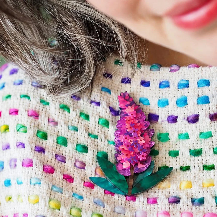 ERSTWILDER | BROOCHES | Happy Hebe Brooch