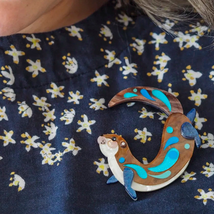 ERSTWILDER | BROOCHES | The Outgoing Otter Brooch
