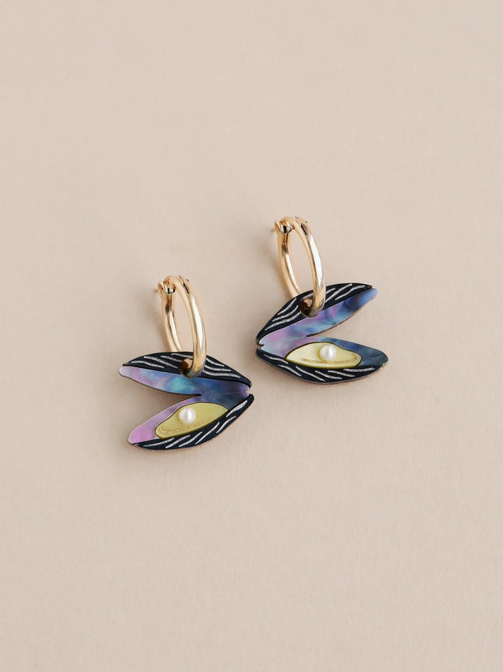 WOLF &amp; MOON | EARRINGS | Mussel Hoops