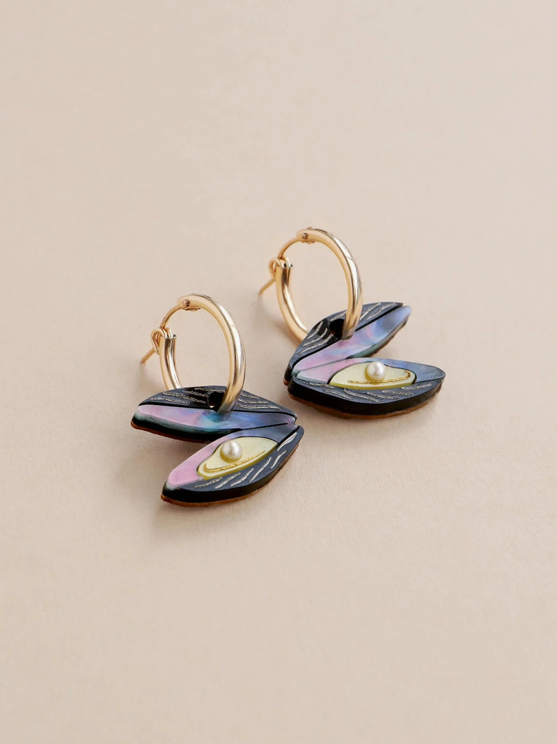 WOLF & MOON | EARRINGS | Mussel Hoops