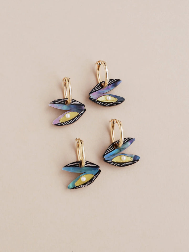 WOLF &amp; MOON | EARRINGS | Mussel Hoops