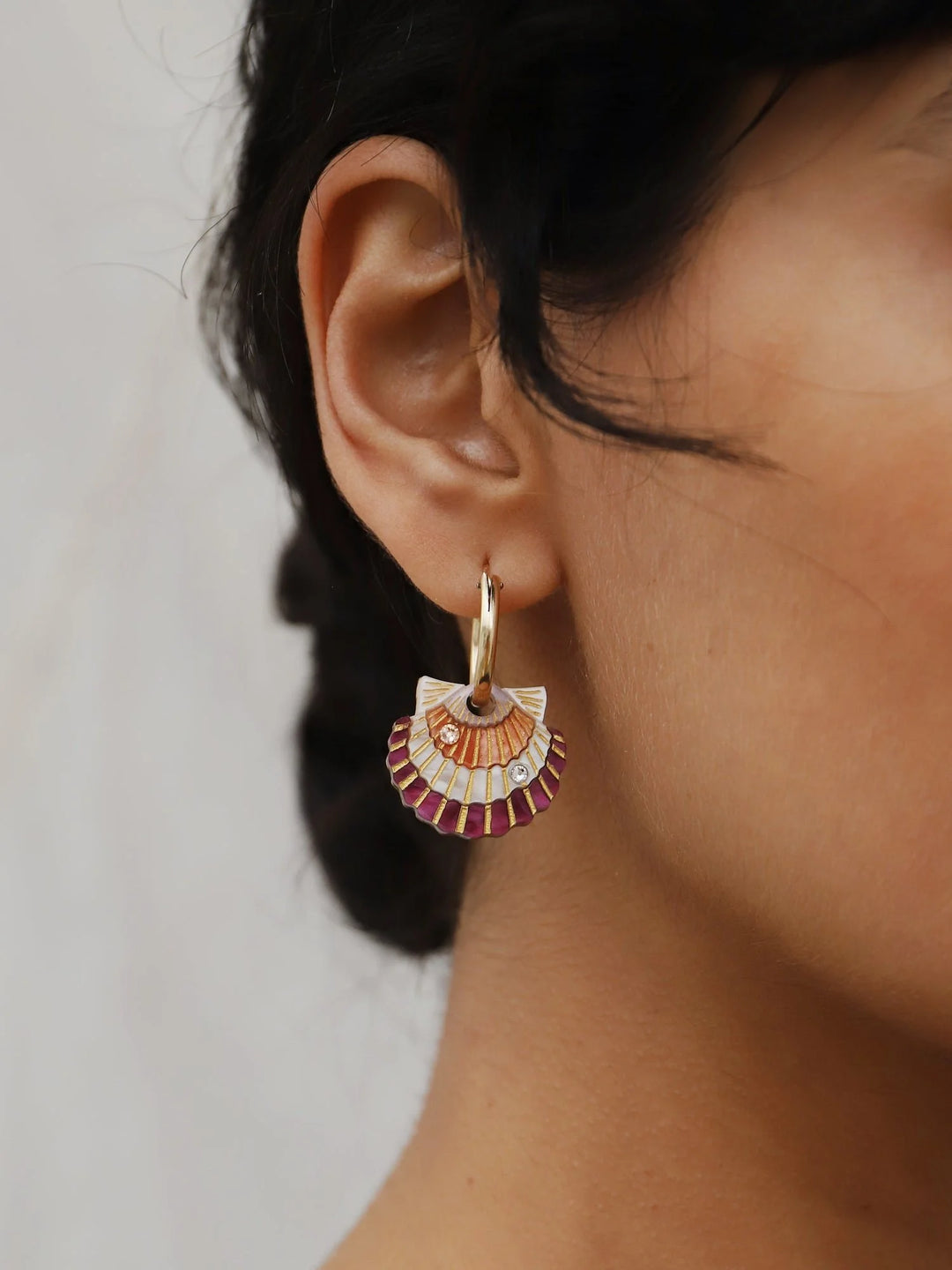 WOLF &amp; MOON | EARRINGS | Scallop Shell Hoops