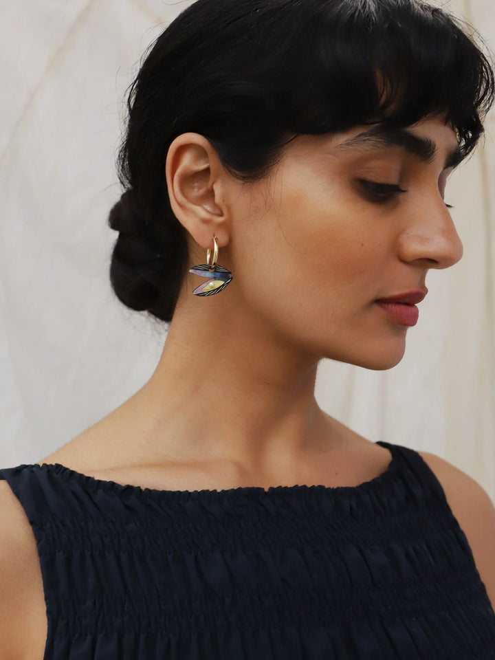 WOLF &amp; MOON | EARRINGS | Mussel Hoops