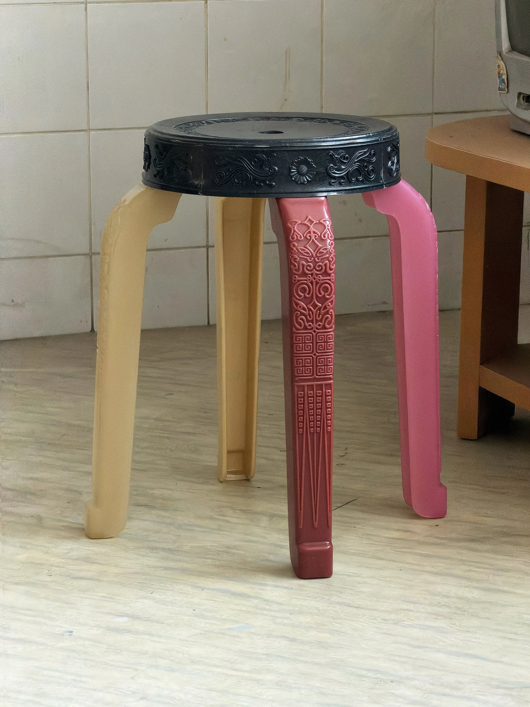 RUMBA BOR | LOOK CHOOP 104 STOOL ｜