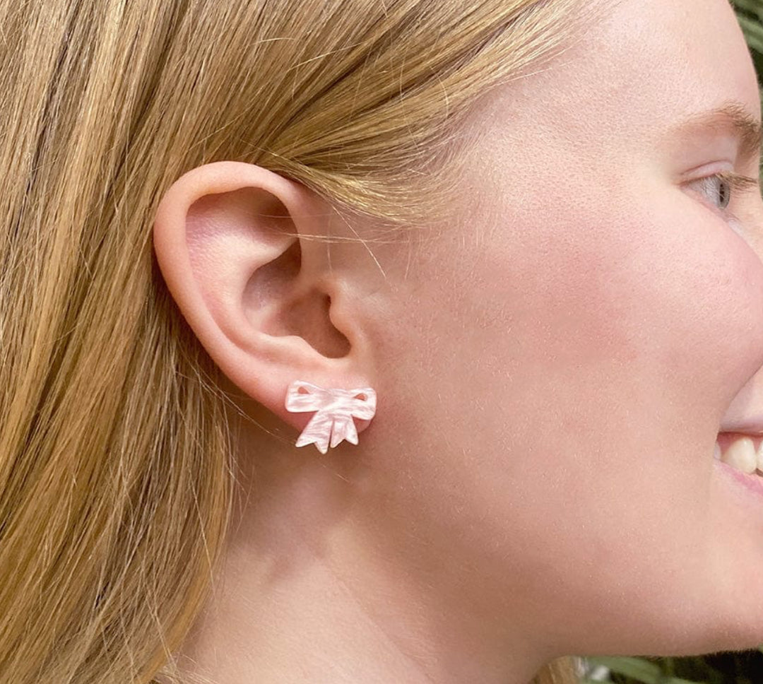 ERSTWILDER | EARRINGS | Bow Ripple Resin Stud Earrings - Pink