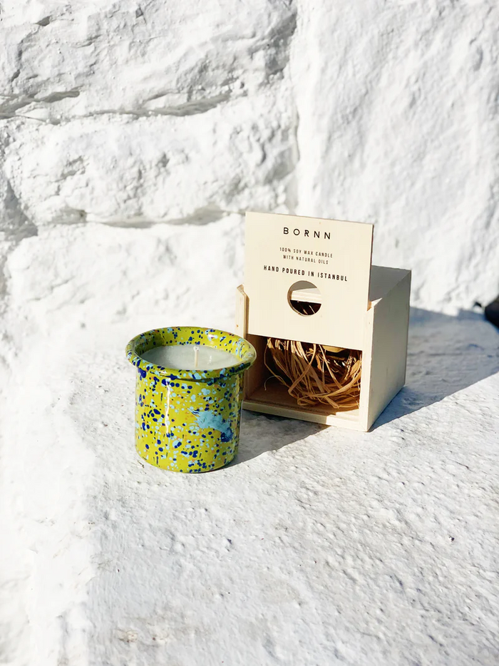 Bergamot Candle in Lime Splatter Enamelware ContainerComes with a wooden gift box
