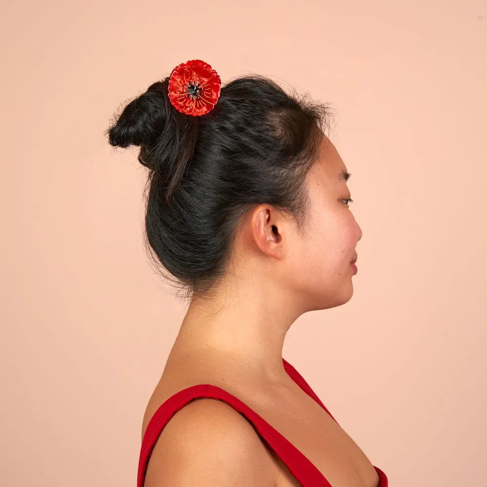 Poppy × a neat bun